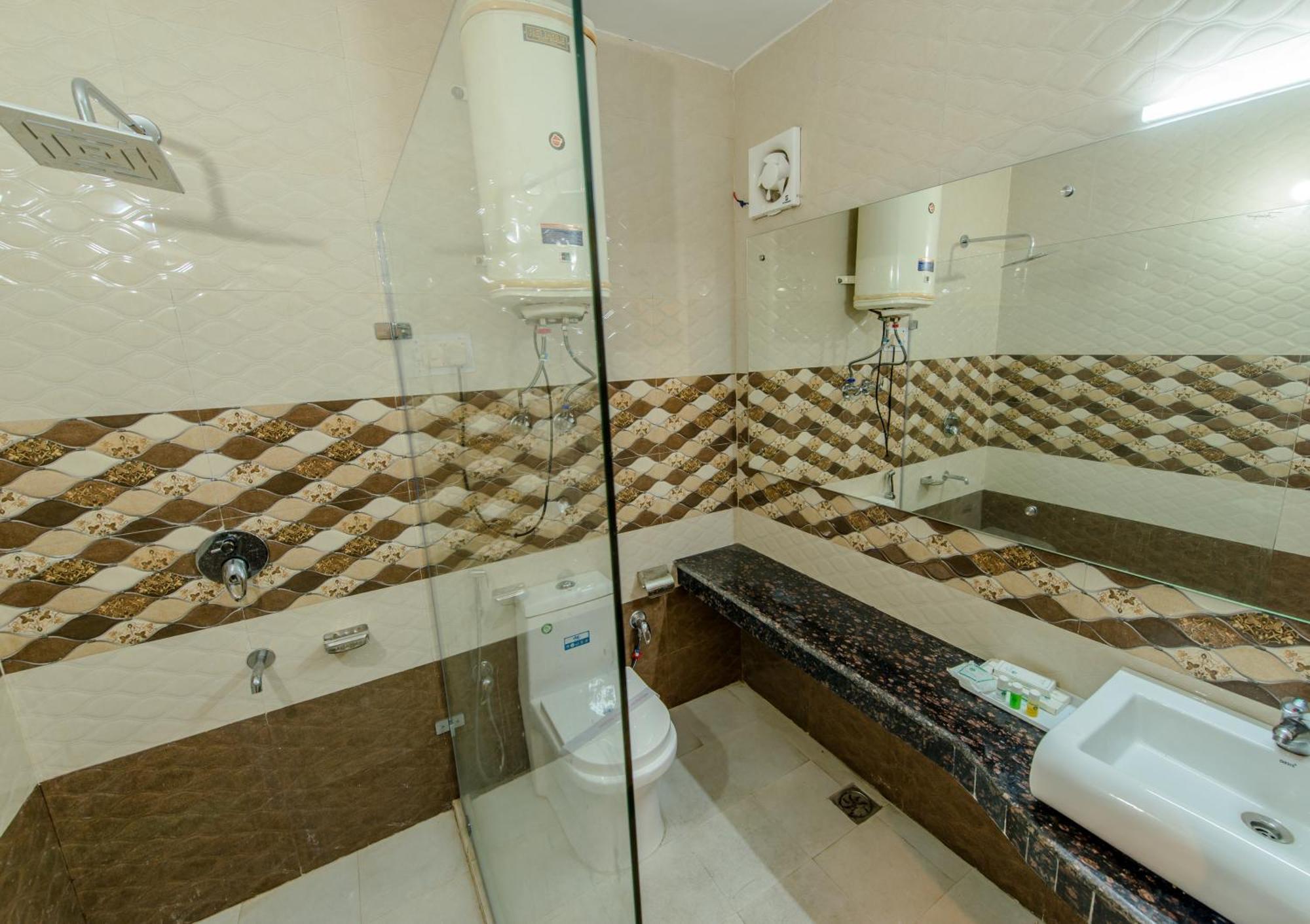 Hotel Glacier Resort Manāli Esterno foto