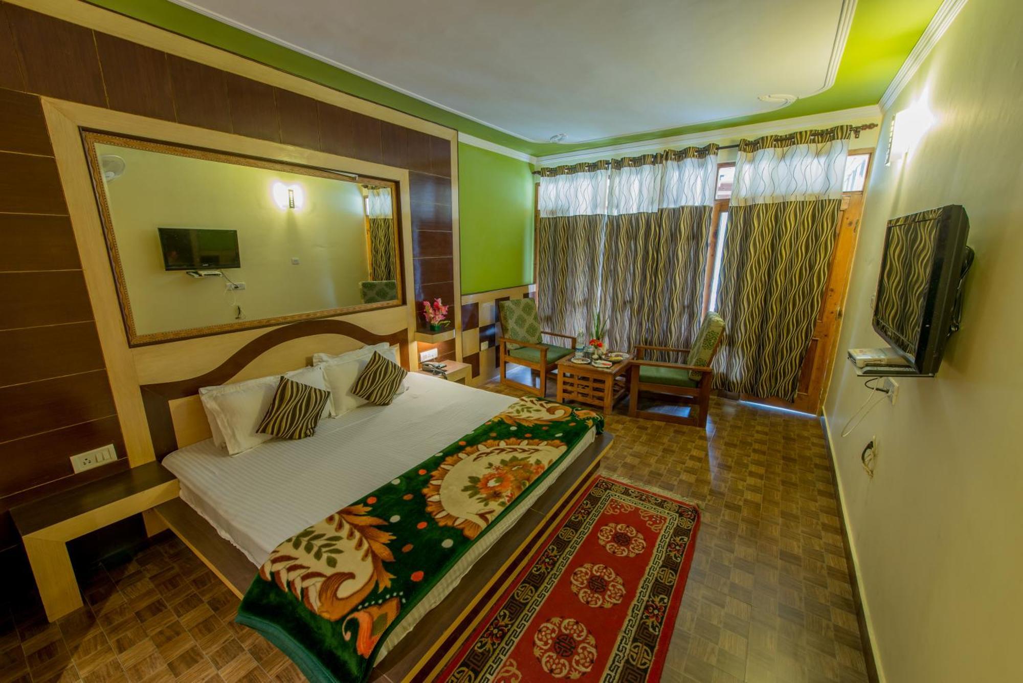 Hotel Glacier Resort Manāli Esterno foto
